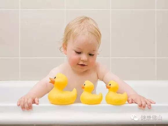 小孩出热疹应该注意点啥,儿童热痱子的最佳处理方法