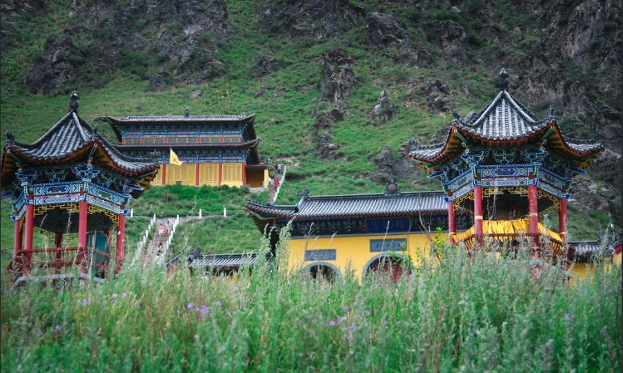 一景一日能观四季：天山“瑶池”是怎样的美轮美奂