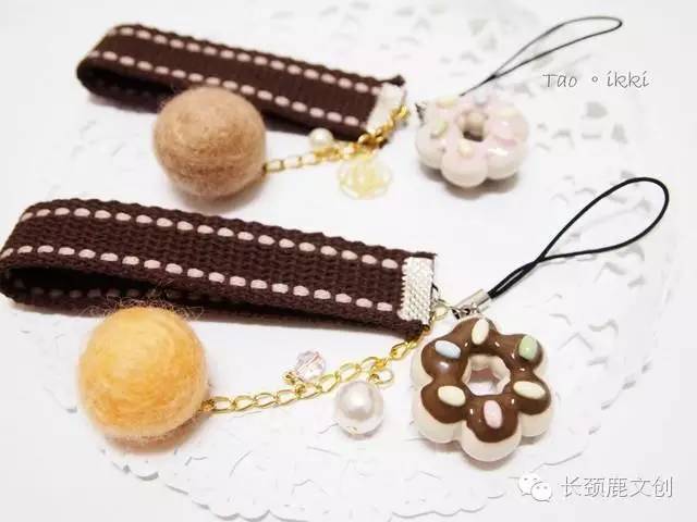 别拦我，我要吃了那些餐具