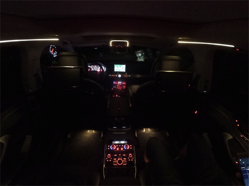 一切为了老板,2022奥迪a8l霍希版试驾视频