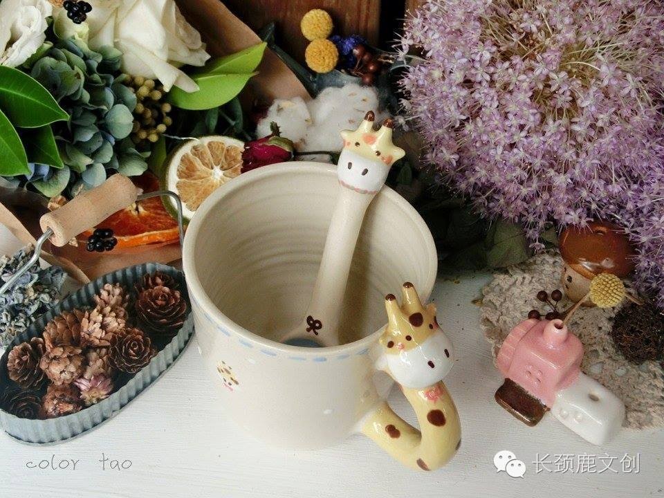 别拦我，我要吃了那些餐具