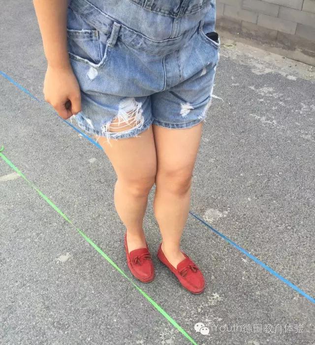 茅坑跳皮筋,跳茅坑的玩法跳皮筋