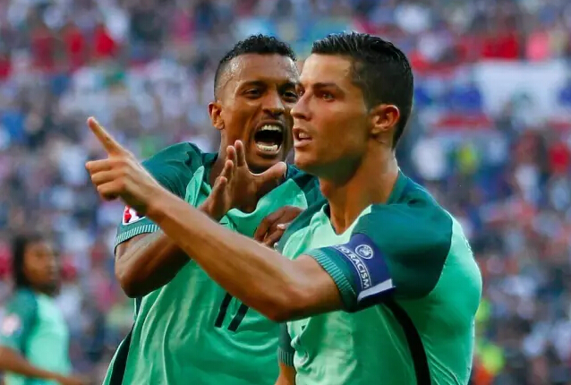 跳进自己挖的坑,自己挖的坑笑着也要跳下去