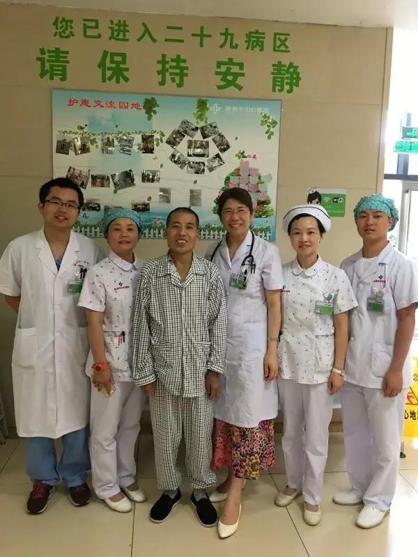 误饮油漆稀释剂,男子误把油漆当饮料喝