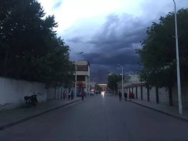 日照有什么好玩的地方,日照金山