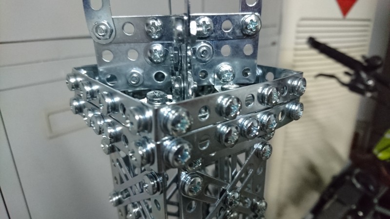 埃菲尔铁塔是怎样建成,埃菲尔铁塔怎么建成的