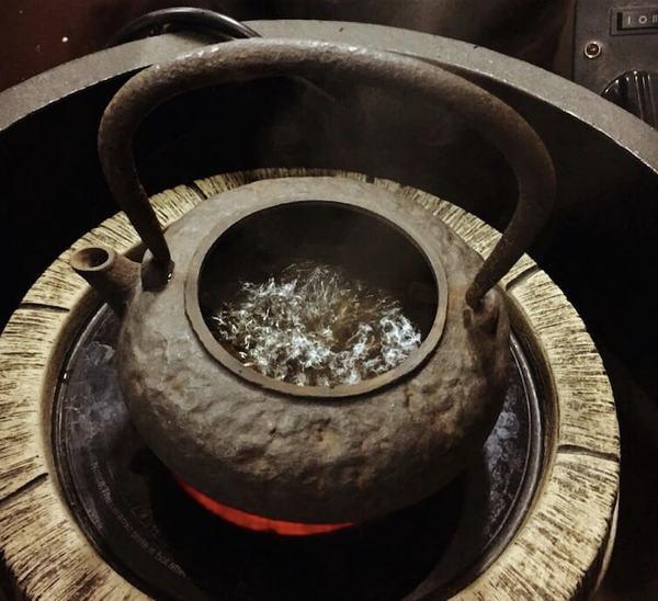 器为茶之父如何挑选最合适的茶具,岩茶用铁壶冲泡方法