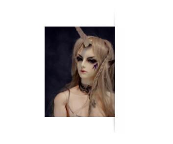 她是资深娃娘,也是暴雪爸爸的死忠粉