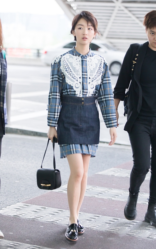 你离娜扎的大长腿,只差了一条高腰裙的距离