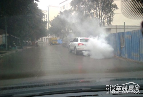 雪佛兰科鲁兹冒白烟,科鲁兹排气大量冒白烟