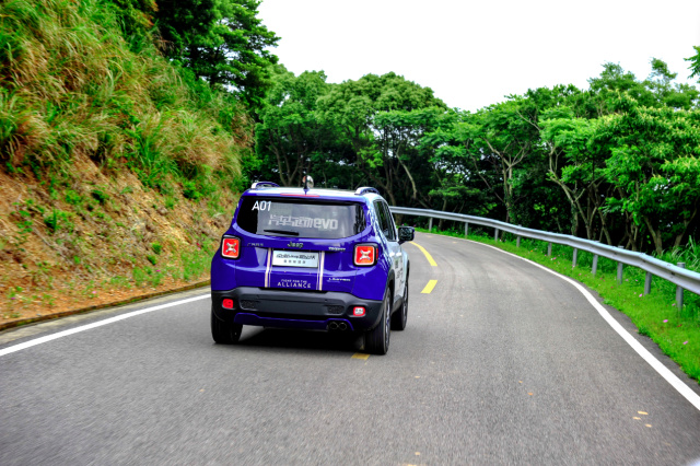 自由侠jeep试驾视频,jeep自由侠试驾第一人称