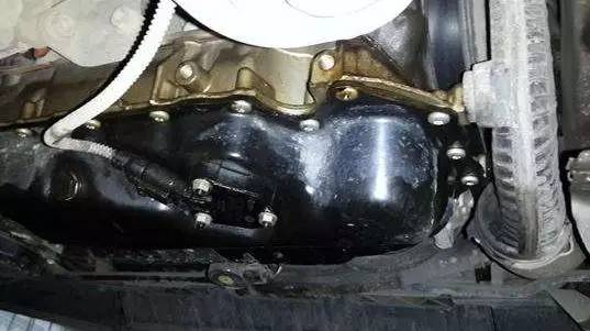 机油漏光开了一两公里有事吗,机油漏光了还开了10公里