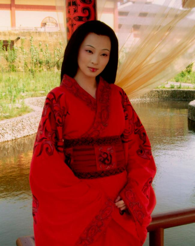 别留恋2015的姨妈红了，今年要用宫斗红！