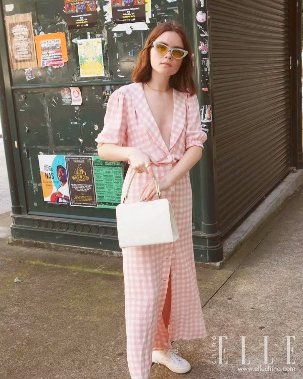 运动鞋配什么连衣裙子好看,运动鞋与裙子怎么搭出高级感