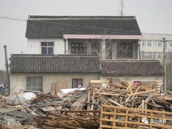 老厂房爆改羽毛球馆,老厂房烂地面改造