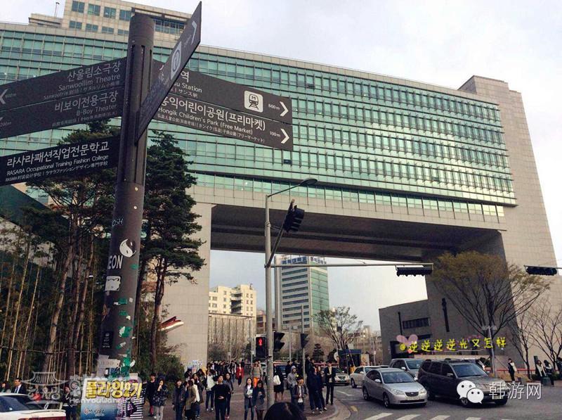 闺蜜两个去超市买零食吃,闺蜜两人闯天下