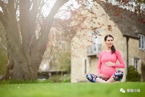 瑜伽跟游泳对女性的作用哪个较好,瑜伽女性保养品