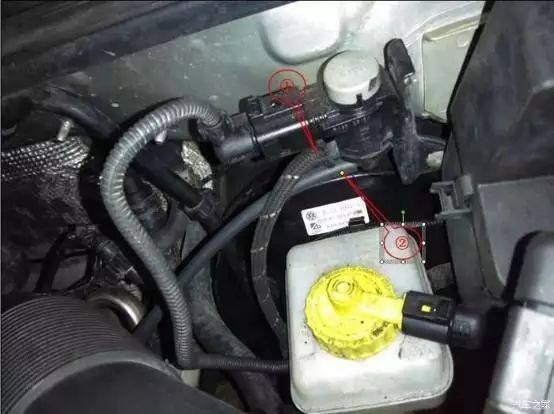 发动机漏油漏水修起来贵不,发动机漏油维修好后怎么清洗