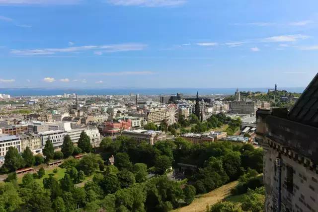 小编写完这条微信就请假去英国了，老板，这是我离英国最近的时刻