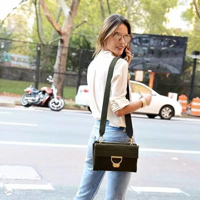 100个值得买的包包品牌,今年很流行宽肩带包包