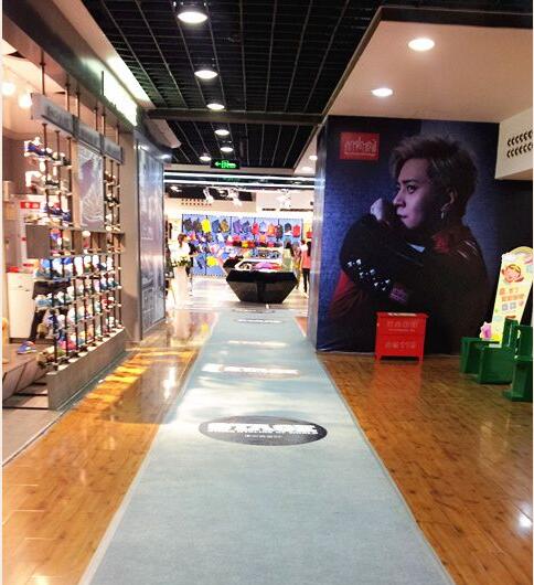 郑恺王嘉尔潮牌,郑凯李现周杰伦