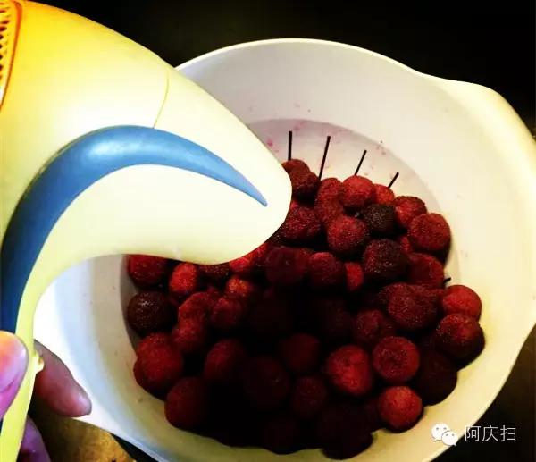 看欧洲杯，就该喝这个：手把手教你做超简单的杨梅烧