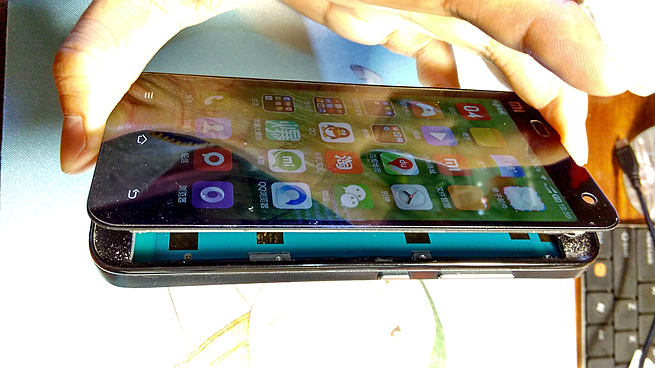 手机屏幕坏了去手机店修靠谱吗,手机屏幕坏了怎么修复简单一点