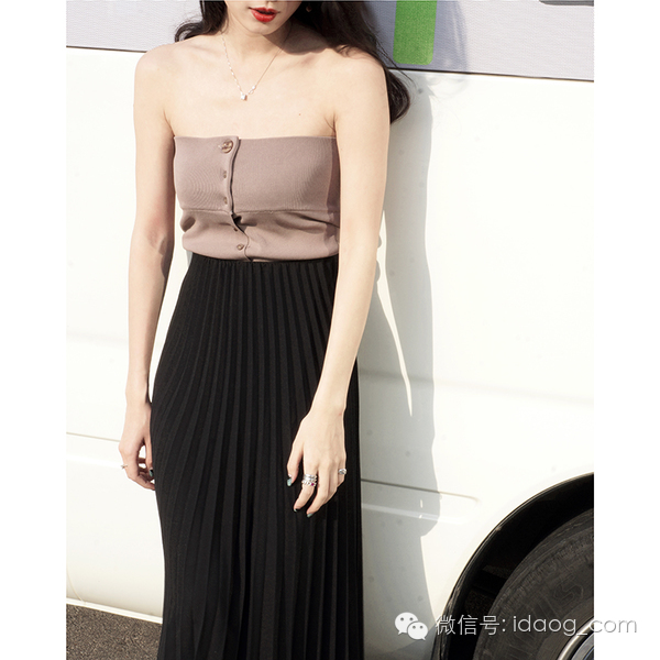 裹胸吊带宽肩,裹胸吊带需要怎么穿搭