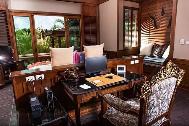 这个20年前无人知晓的小岛，现在竟然成为穷尽想象的魅惑之地！