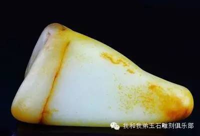 鸡油黄籽料与山料的区别,和田玉山料跟籽料哪个好