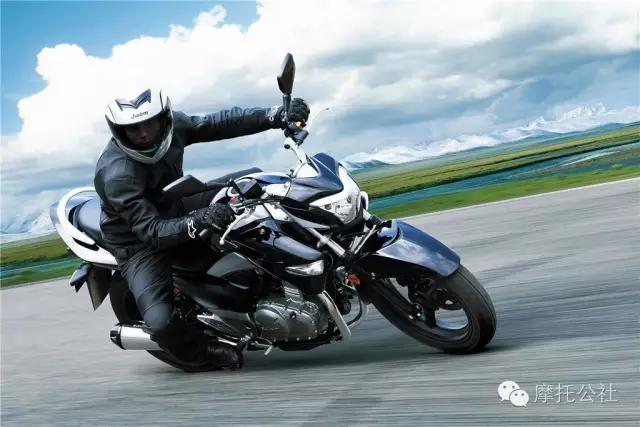 铃木gw250双缸水冷最新款街车,gw250神车到底怎么样