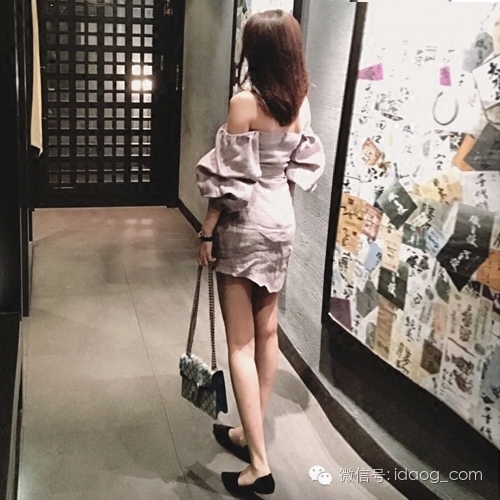 裹胸吊带宽肩,裹胸吊带需要怎么穿搭