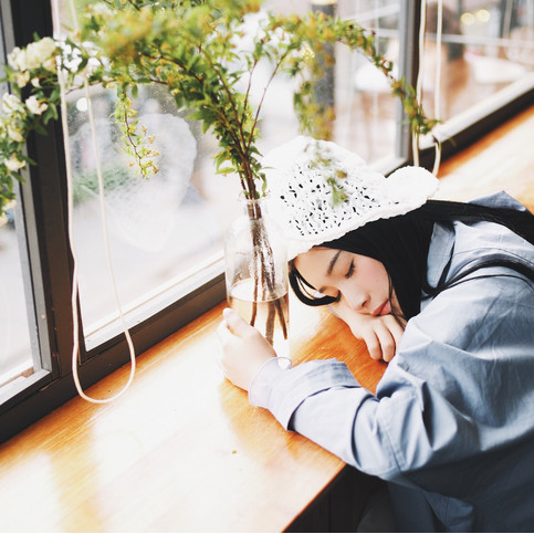 脸上长痘大姨妈推迟,来大姨妈之前脸上爆痘是怎么回事