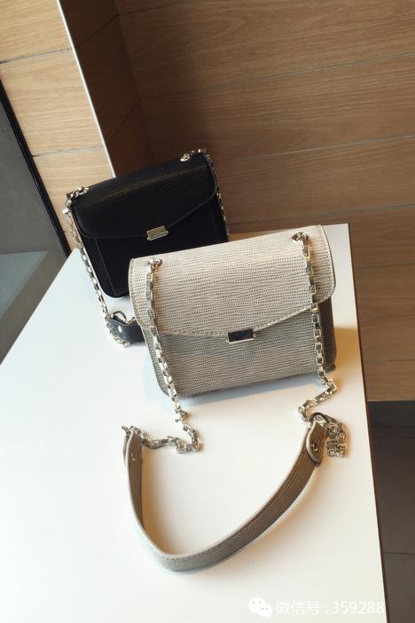 时尚休闲背哪款包,适合四十多女士背的大气好看包