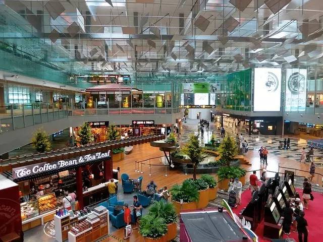 世界上最不好降落的机场,全球最好睡的机场