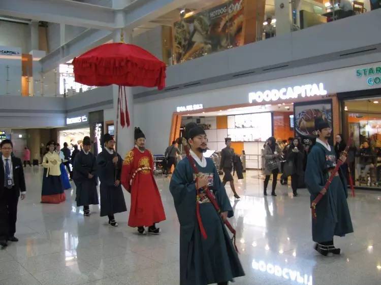 世界上最不好降落的机场,全球最好睡的机场