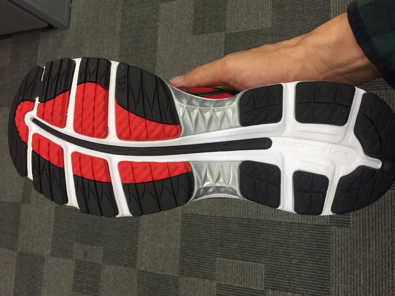 夏季跑步需注意：看尿液颜色分辨是否中暑。（附ASICSGEL–NIMBUS18测评2篇）