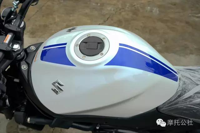 铃木gw250双缸水冷最新款街车,gw250神车到底怎么样