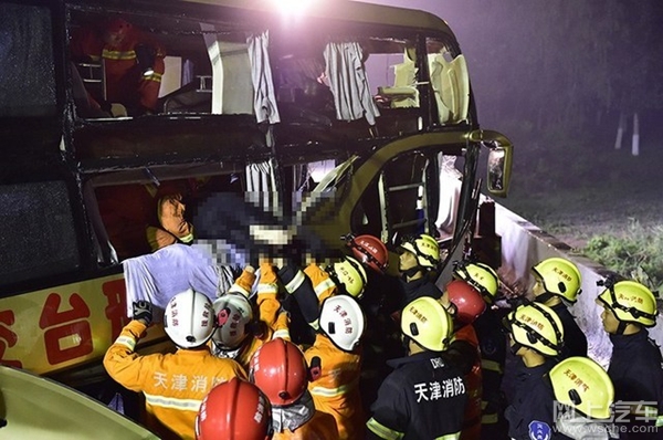 天津大客车事故35人死亡怎么判的,小车高速爆胎死亡率多少