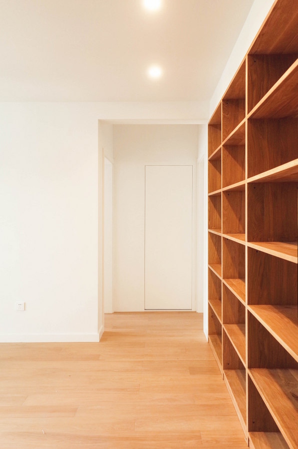 橡木实木柜子定制多少钱一平方,墙壁实木书柜定制多少钱