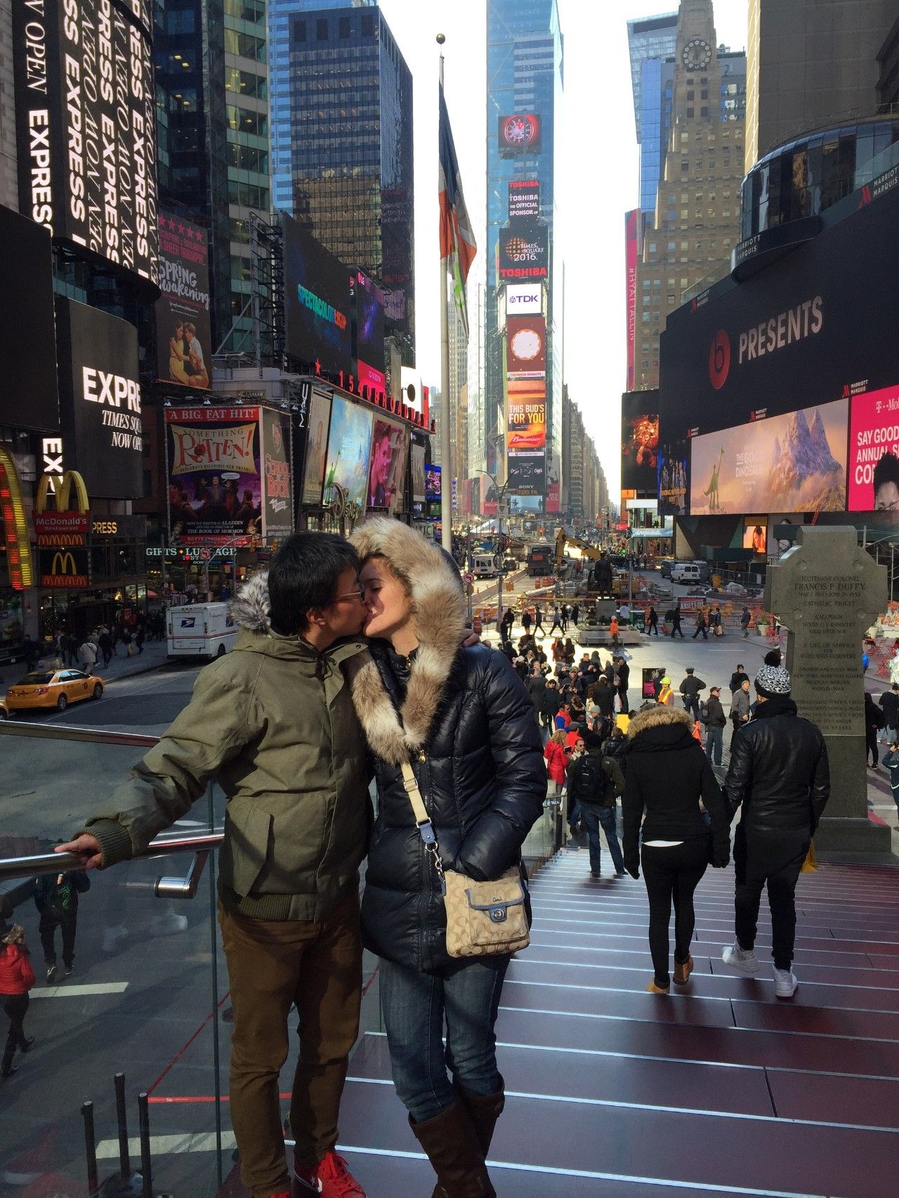 一个陕西汉子花7万元环游地球1圈，还带回一个美国女友！