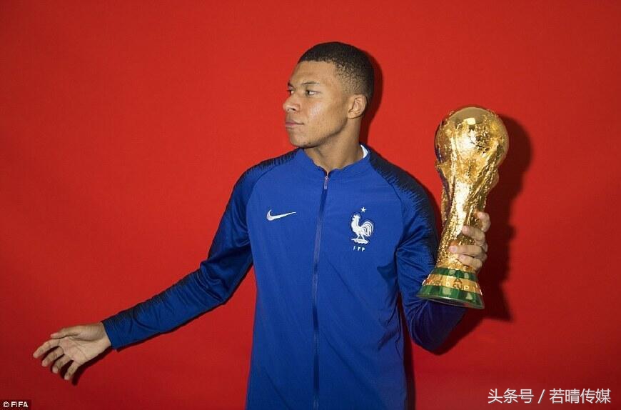 世界杯不落幕｜你以为少年看的是足球和漫画？其实是青春啊