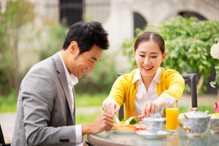 男生一遇到女生就脸红,男朋友见到我就害羞怎么回事