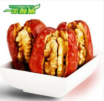 六个核桃怎么才能快速打开,没有核桃夹子怎么打开核桃