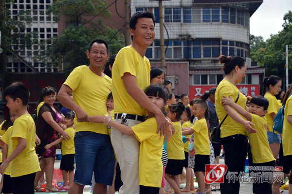 宝宝乐幼儿园举办2016年“致童年,我们毕业啦!”大班毕业活动