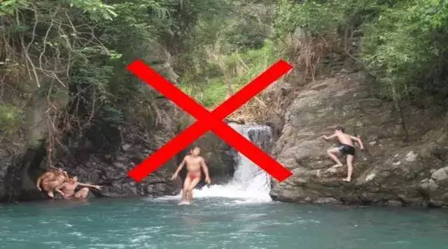 两男子骑车翻进沟后续,两男子在河里被打捞上岸