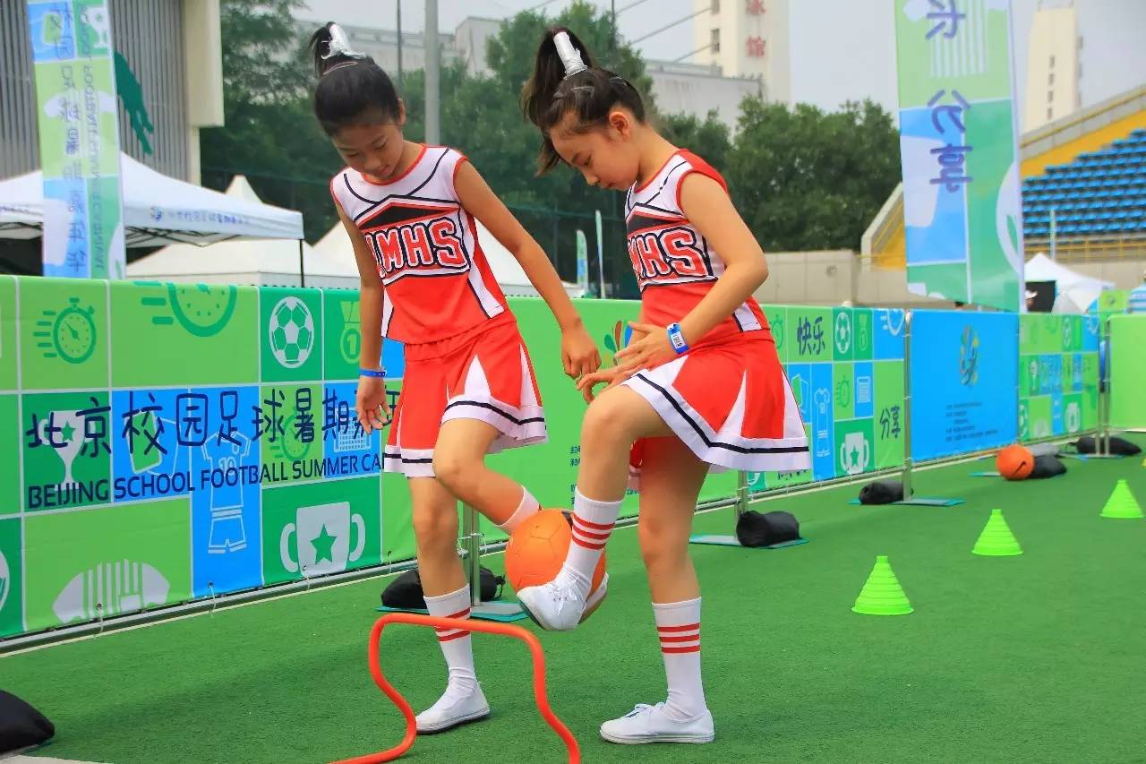 足球嘉年华惊现“小盖茨”11岁混血儿自己开发足球APP