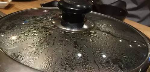 家里锅盖油腻腻用它擦,锅盖去油污厨房小妙招