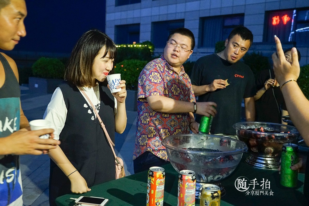 今晚有毒|这妹纸喝了“断片*身失**酒”！结果。。。