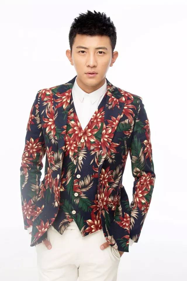 大左：艺人朋友都在喝玩鲜，我就也试试看咯